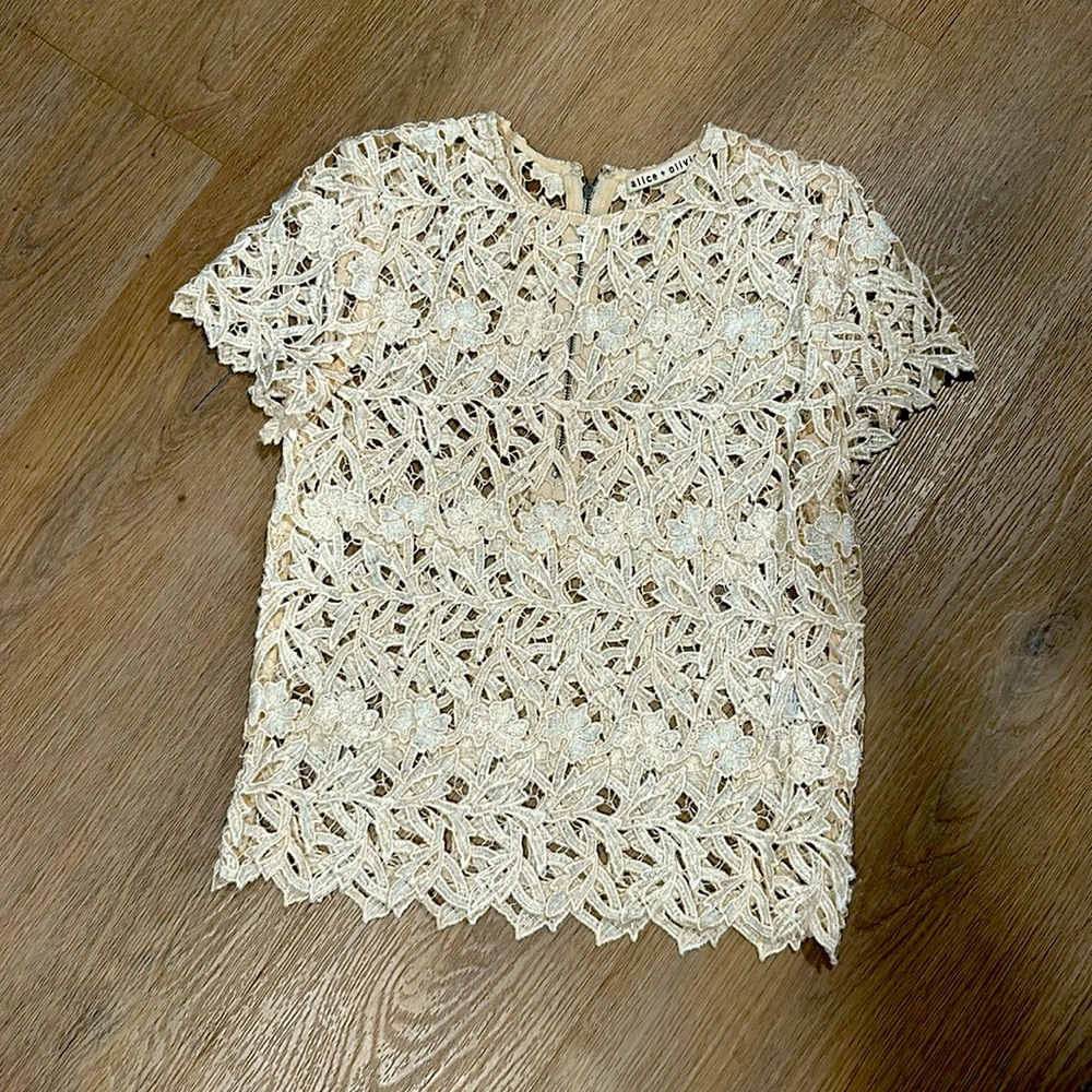Alice + Olivia Lace top XS